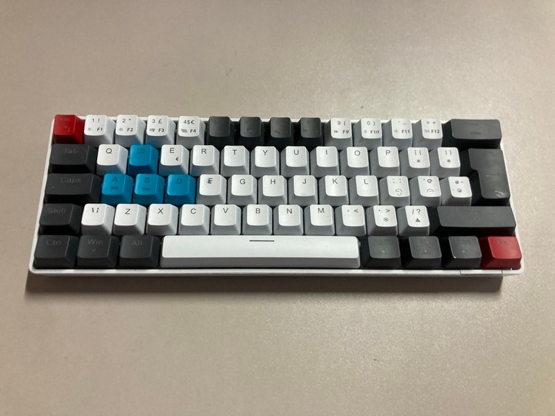 Lot 594  
            Nottingham SR1 - Delivery Only 

                
BOX OF VARIOUS KEYBOARDS