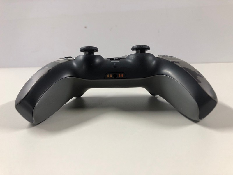 Lot 60  
            Nottingham SR1 - Delivery Only 

                
PLAYSTATION 5 DUAL SENSE WIRELESS CONTROLLER - GREY CAMO - ORIGINAL RRP - £74.99