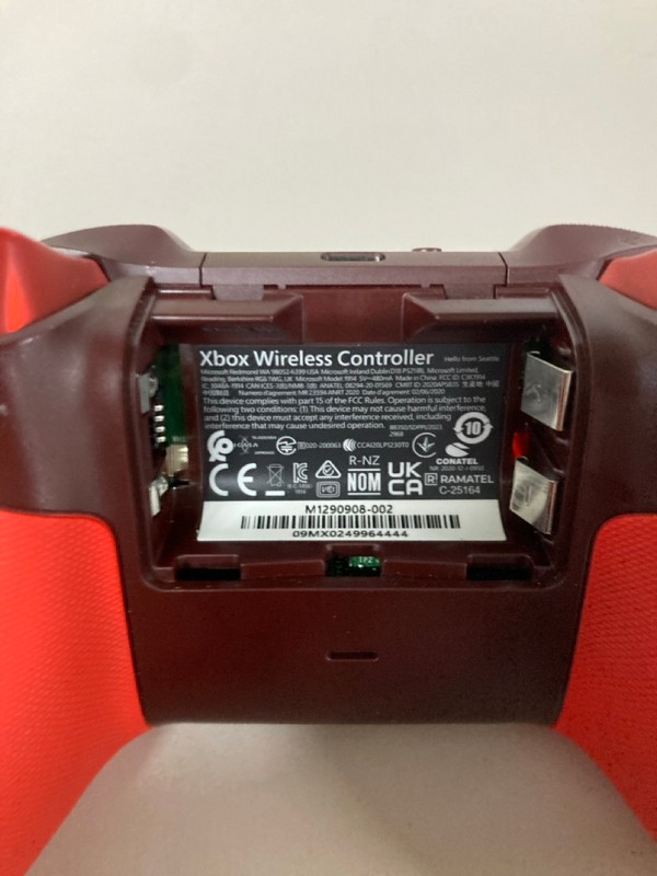 Lot 617  
            Nottingham SR1 - Delivery Only 

                
XBOX WIRELESS CONTROLLER - PULSE CIPHER EDITION - ORIGINAL RRP - £74.99