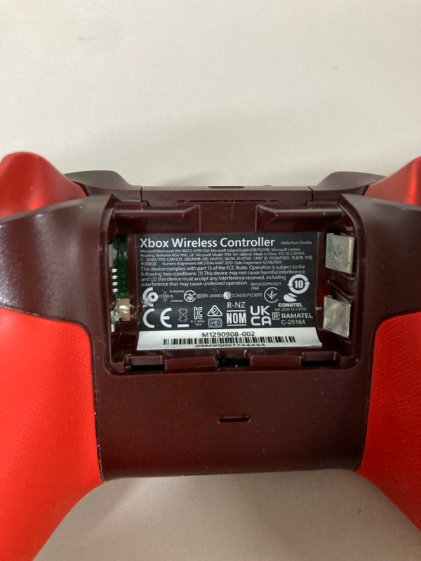 Lot 618  
            Nottingham SR1 - Delivery Only 

                
XBOX WIRELESS CONTROLLER - PULSE CIPHER EDITION - ORIGINAL RRP - £74.99