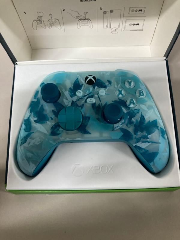 Lot 619  
            Nottingham SR1 - Delivery Only 

                
XBOX WIRELESS CONTROLLER - ICE BREAKER EDITION - ORIGINAL RRP - £74.99