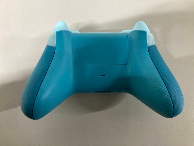 Lot 619  
            Nottingham SR1 - Delivery Only 

                
XBOX WIRELESS CONTROLLER - ICE BREAKER EDITION - ORIGINAL RRP - £74.99