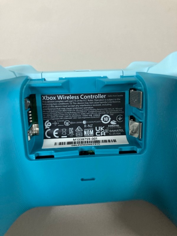 Lot 619  
            Nottingham SR1 - Delivery Only 

                
XBOX WIRELESS CONTROLLER - ICE BREAKER EDITION - ORIGINAL RRP - £74.99