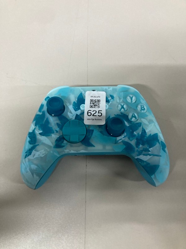 Lot 625  
            Nottingham SR1 - Delivery Only 

                
XBOX WIRELESS CONTROLLER - ICE BREAKER EDITION - ORIGINAL RRP - £74.99