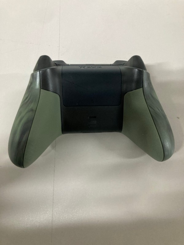 Lot 626  
            Nottingham SR1 - Delivery Only 

                
XBOX WIRELESS CONTROLLER - NOCTURAL VAPOR EDITION - ORIGINAL RRP - £74.99