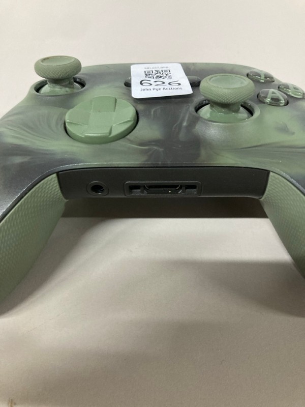 Lot 626  
            Nottingham SR1 - Delivery Only 

                
XBOX WIRELESS CONTROLLER - NOCTURAL VAPOR EDITION - ORIGINAL RRP - £74.99