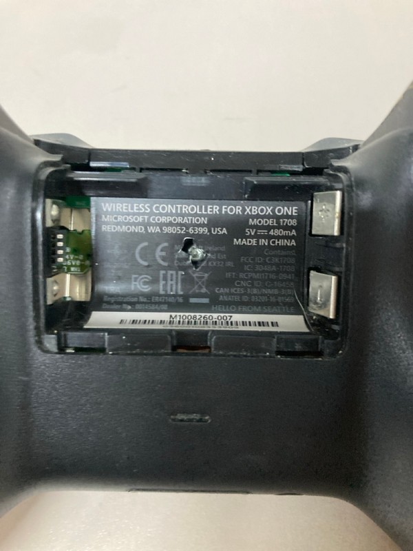 Lot 628  
            Nottingham SR1 - Delivery Only 

                
XBOX WIRELESS CONTROLLER - RED - ORIGINAL RRP - £74.99