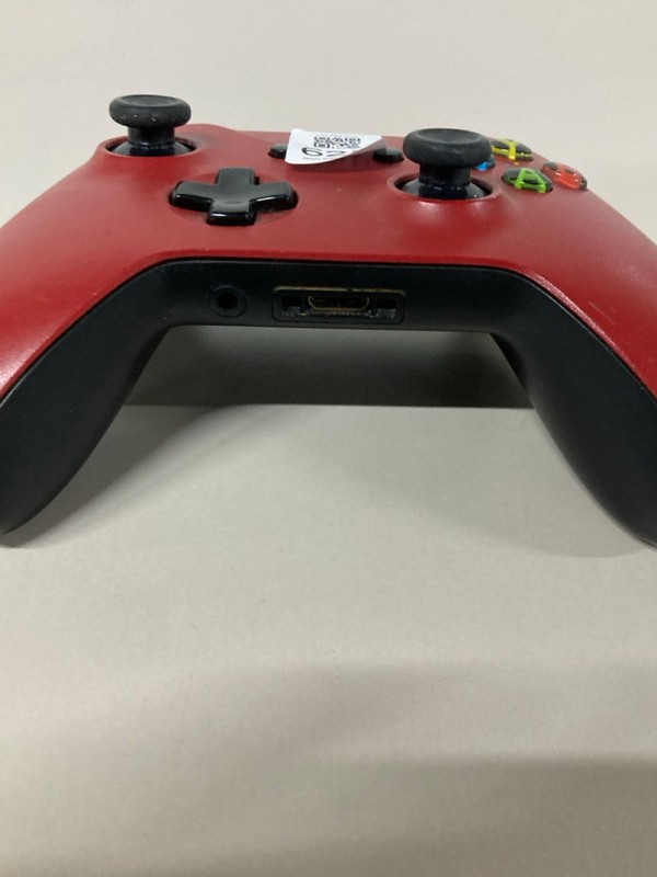 Lot 628  
            Nottingham SR1 - Delivery Only 

                
XBOX WIRELESS CONTROLLER - RED - ORIGINAL RRP - £74.99