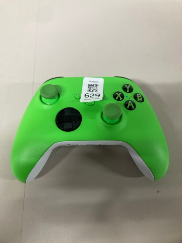 Lot 629  
            Nottingham SR1 - Delivery Only 

                
XBOX WIRELESS CONTROLLER - VELOCITY GREEN EDITION - ORIGINAL RRP - £74.99