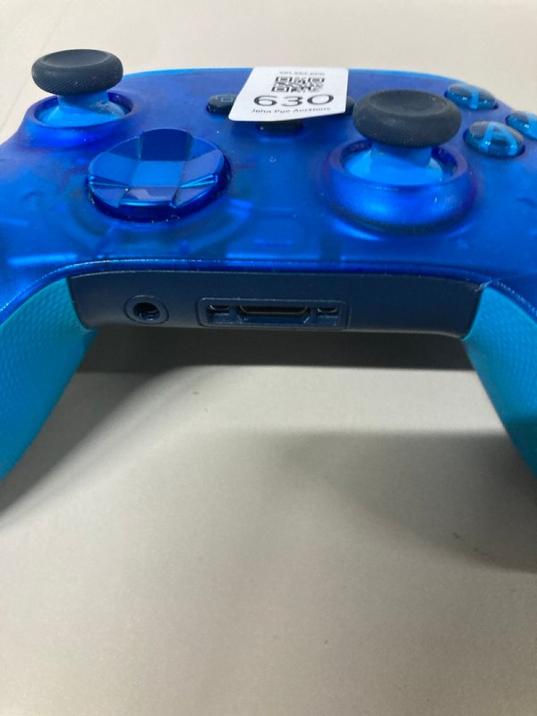 Lot 630  
            Nottingham SR1 - Delivery Only 

                
XBOX WIRELESS CONTROLLER - SKY CIPHER EDITION - ORIGINAL RRP - £74.99