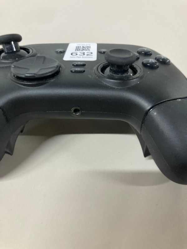 Lot 632  
            Nottingham SR1 - Delivery Only 

                
RAZER XBOX WIRELESS CONTROLLER - BLACK - MODEL UNKNOWN