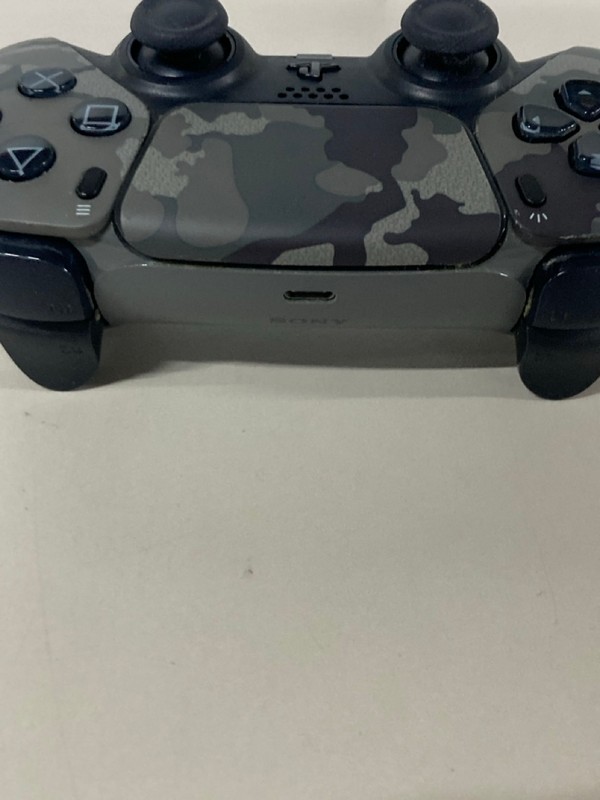 Lot 639  
            Nottingham SR1 - Delivery Only 

                
PLAYSTATION 5 DUAL SENSE WIRELESS CONTROLLER - GREY CAMO - ORIGINAL RRP - £74.99