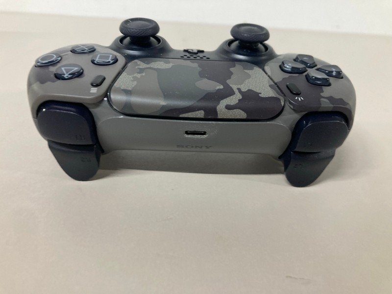 Lot 644  
            Nottingham SR1 - Delivery Only 

                
PLAYSTATION 5 DUAL SENSE WIRELESS CONTROLLER - GREY CAMO - ORIGINAL RRP - £74.99