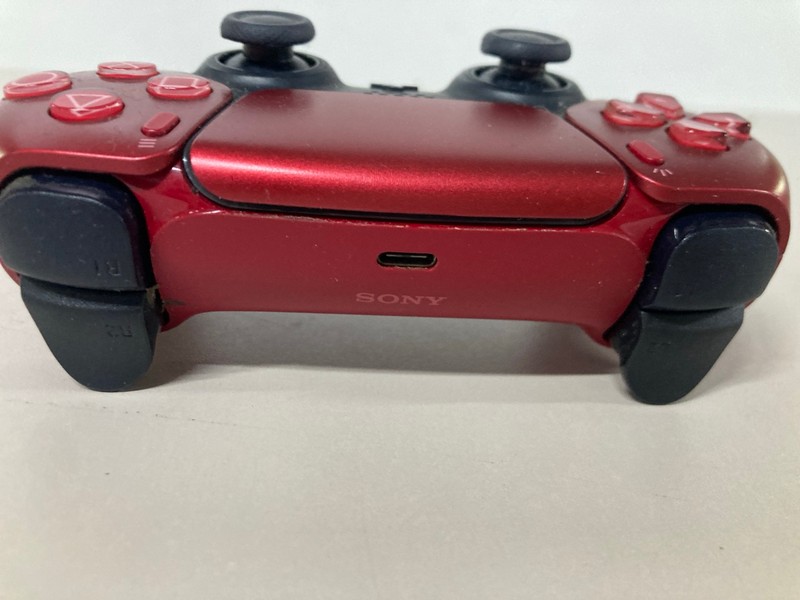 Lot 647  
            Nottingham SR1 - Delivery Only 

                
PLAYSTATION 5 DUAL SENSE WIRELESS CONTROLLER - VOLCANIC RED - ORIGINAL RRP - £74.99