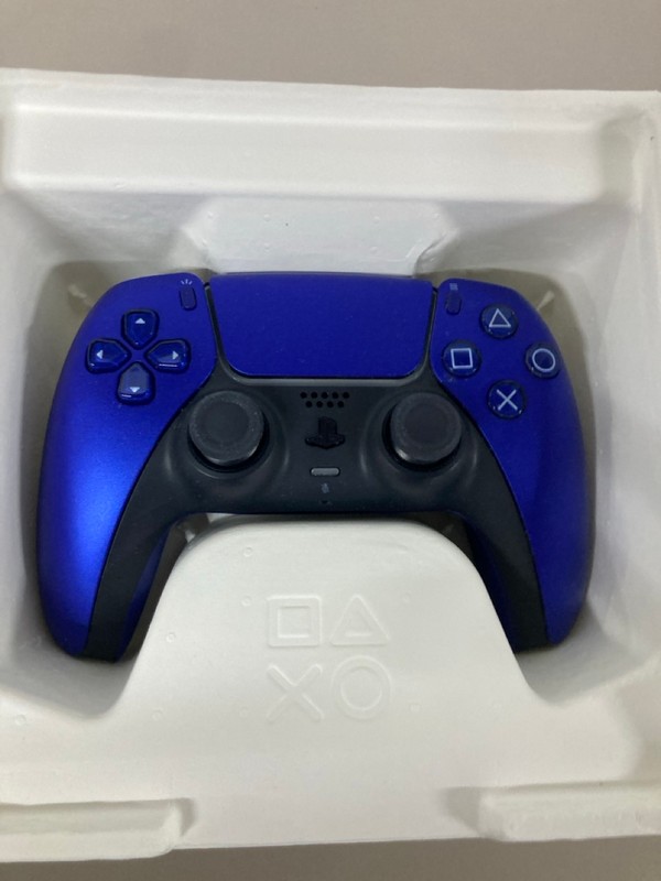 Lot 652  
            Nottingham SR1 - Delivery Only 

                
PLAYSTATION 5 DUAL SENSE WIRELESS CONTROLLER - COBALT BLUE - ORIGINAL RRP - £74.99