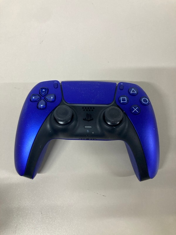 Lot 653  
            Nottingham SR1 - Delivery Only 

                
PLAYSTATION 5 DUAL SENSE WIRELESS CONTROLLER - COBALT BLUE - ORIGINAL RRP - £74.99