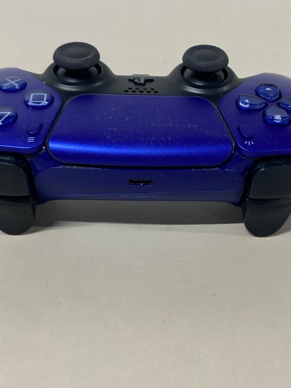 Lot 653  
            Nottingham SR1 - Delivery Only 

                
PLAYSTATION 5 DUAL SENSE WIRELESS CONTROLLER - COBALT BLUE - ORIGINAL RRP - £74.99