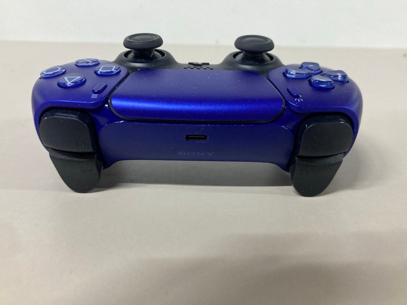 Lot 655  
            Nottingham SR1 - Delivery Only 

                
PLAYSTATION 5 DUAL SENSE WIRELESS CONTROLLER - COBALT BLUE - ORIGINAL RRP - £74.99