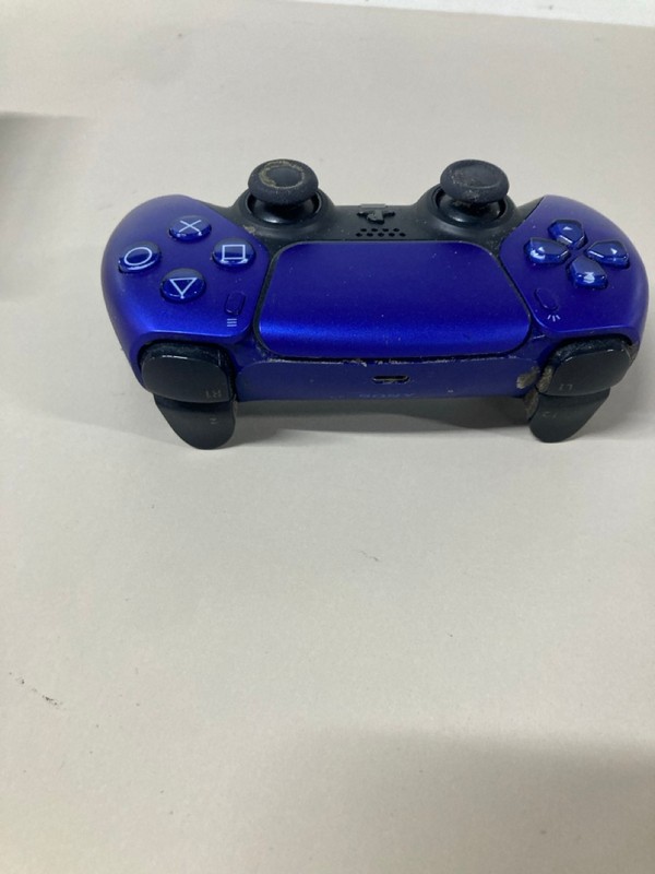 Lot 656  
            Nottingham SR1 - Delivery Only 

                
PLAYSTATION 5 DUAL SENSE WIRELESS CONTROLLER - COBALT BLUE - ORIGINAL RRP - £74.99
