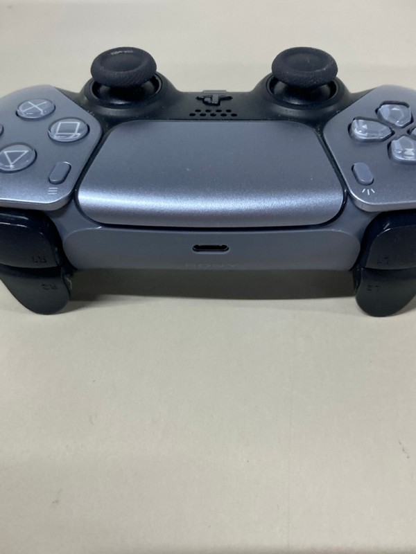 Lot 663  
            Nottingham SR1 - Delivery Only 

                
PLAYSTATION 5 DUAL SENSE WIRELESS CONTROLLER - STERLING SILVER - ORIGINAL RRP - £...