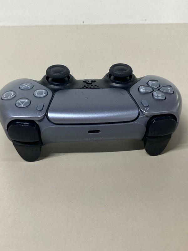 Lot 667  
            Nottingham SR1 - Delivery Only 

                
PLAYSTATION 5 DUAL SENSE WIRELESS CONTROLLER - STERLING SILVER - ORIGINAL RRP - £...