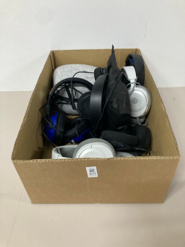 Lot 671  
            Nottingham SR1 - Delivery Only 

                
BOX OF VARIOUS GAMING HEADSETS