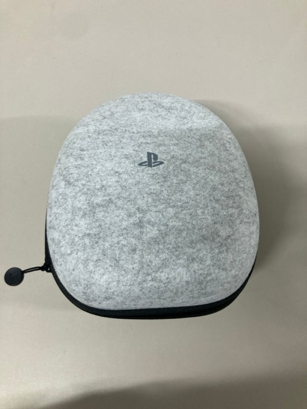 Lot 672  
            Nottingham SR1 - Delivery Only 

                
BOX OF VARIOUS GAMING HEADSETS