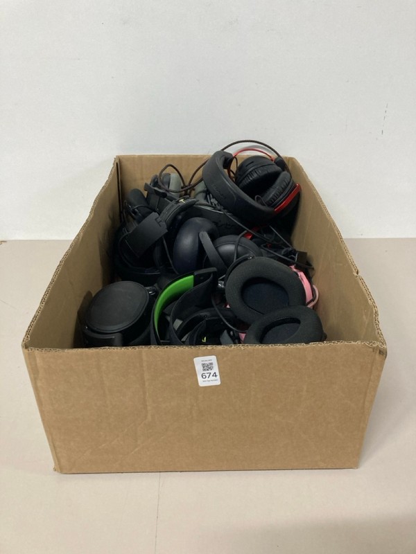 Lot 674  
            Nottingham SR1 - Delivery Only 

                
BOX OF VARIOUS GAMING HEADSETS