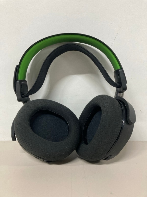 Lot 674  
            Nottingham SR1 - Delivery Only 

                
BOX OF VARIOUS GAMING HEADSETS