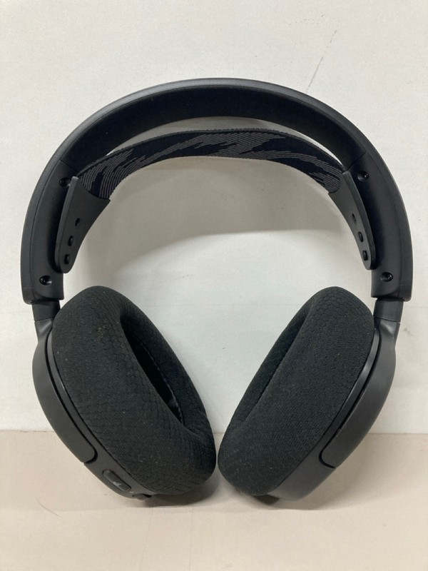 Lot 676  
            Nottingham SR1 - Delivery Only 

                
BOX OF VARIOUS GAMING HEADSETS