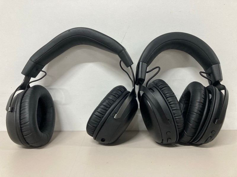 Lot 679  
            Nottingham SR1 - Delivery Only 

                
2 X HYPER X CLOUD III WIRELESS GAMING HEADSETS - ORIGINAL RRP - £139.99 (EACH)