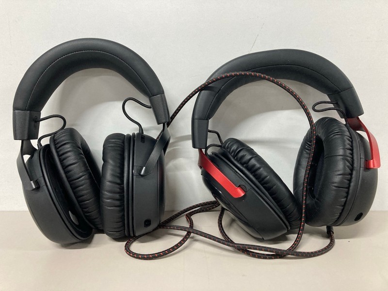 Lot 681  
            Nottingham SR1 - Delivery Only 

                
2 X HYPER X CLOUD III WIRELESS GAMING HEADSETS - ORIGINAL RRP - £139.99 (EACH)