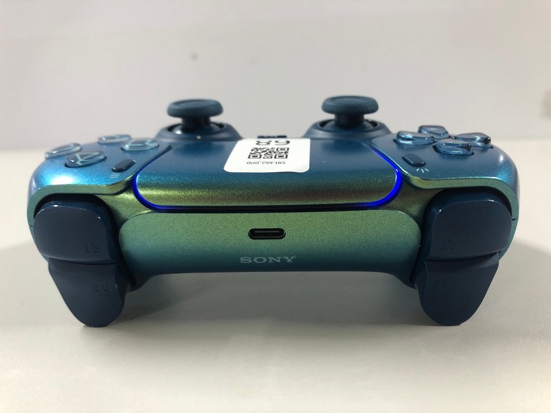Lot 68  
            Nottingham SR1 - Delivery Only 

                
PLAYSTATION 5 DUAL SENSE WIRELESS CONTROLLER - CHROMA TEAL - ORIGINAL RRP - £74.99