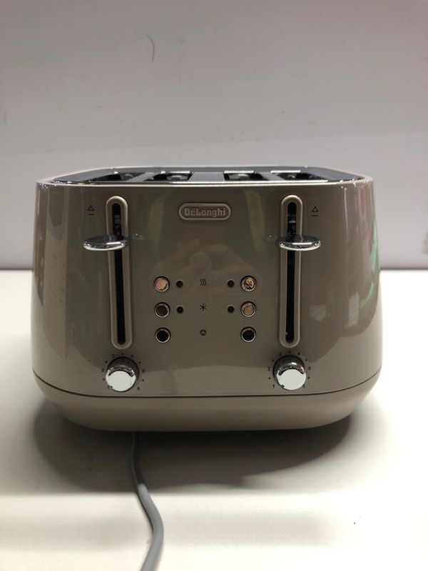 Lot 708  
            Nottingham SR1 - Delivery Only 

                
2 X APPLIANCES INC. DELONGHI ECLETTICA 4-SLICE TOASTER