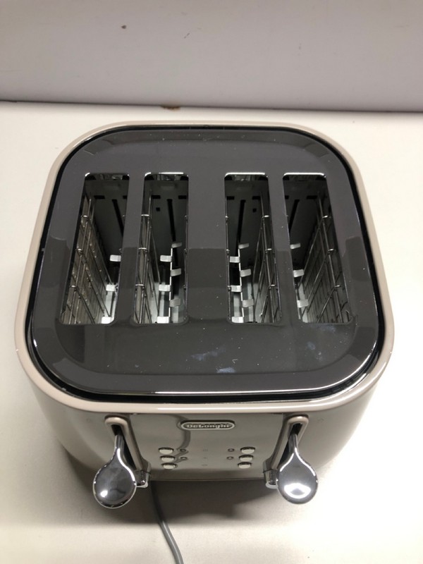 Lot 708  
            Nottingham SR1 - Delivery Only 

                
2 X APPLIANCES INC. DELONGHI ECLETTICA 4-SLICE TOASTER