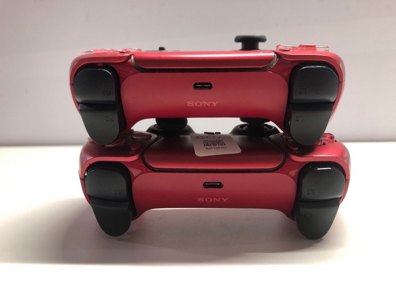 Lot 709  
            Nottingham SR1 - Delivery Only 

                
2 X PLAYSTATION 5 DUAL SENSE WIRELESS CONTROLLER (DAMAGED)