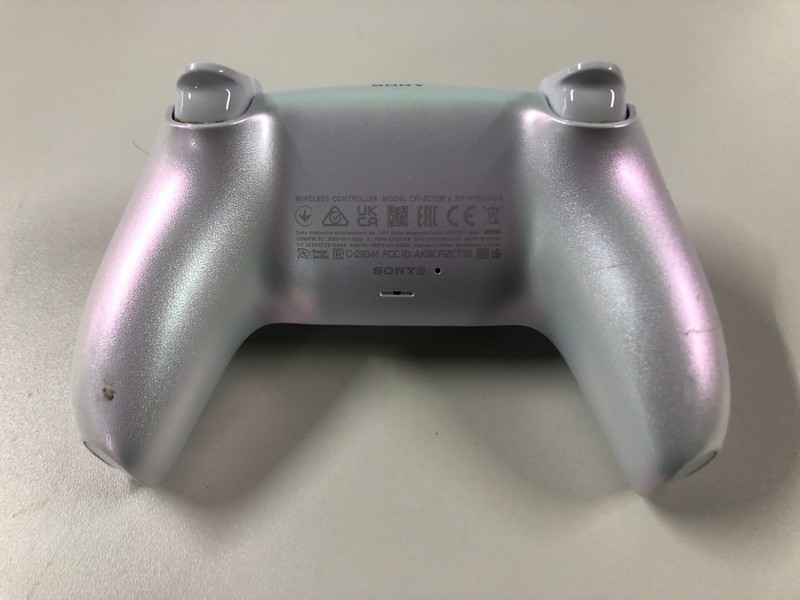 Lot 70  
            Nottingham SR1 - Delivery Only 

                
PLAYSTATION 5 DUAL SENSE WIRELESS CONTROLLER - CHROMA PEARL - ORIGINAL RRP - £74.99