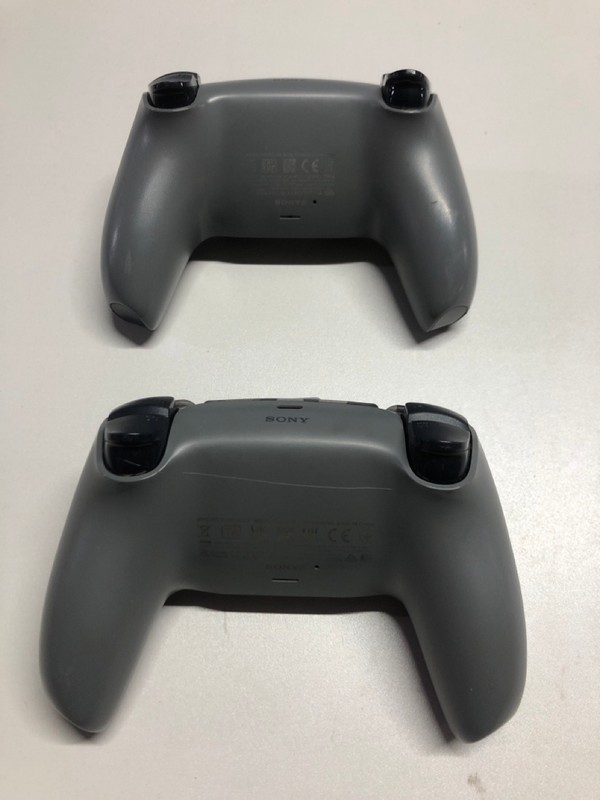 Lot 711  
            Nottingham SR1 - Delivery Only 

                
2 X PLAYSTATION 5 DUAL SENSE WIRELESS CONTROLLER (DAMAGED)