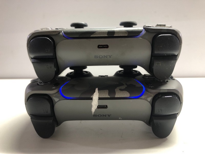 Lot 714  
            Nottingham SR1 - Delivery Only 

                
2 X PLAYSTATION 5 DUAL SENSE WIRELESS CONTROLLER (DAMAGED)