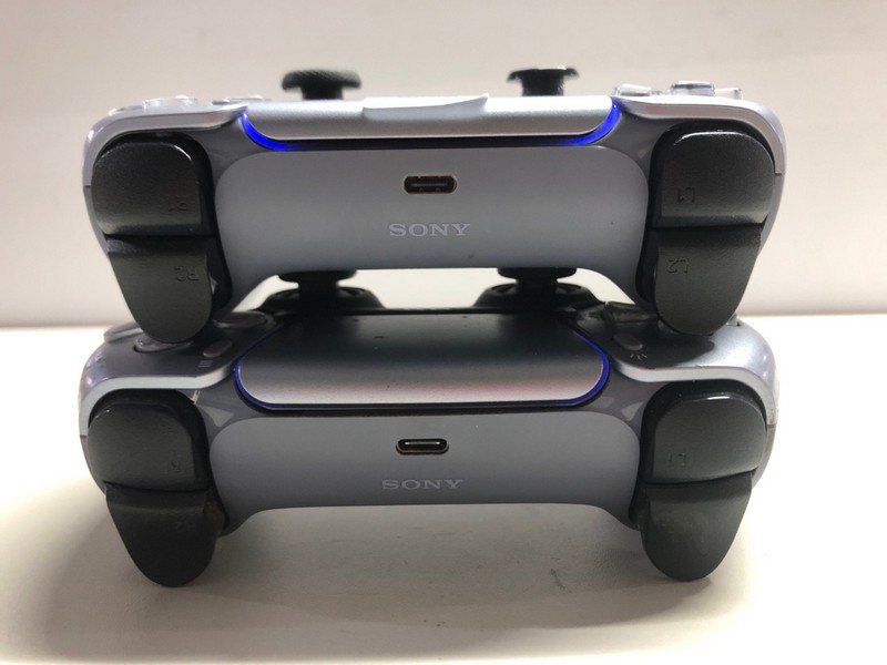 Lot 716  
            Nottingham SR1 - Delivery Only 

                
2 X PLAYSTATION 5 DUAL SENSE WIRELESS CONTROLLER (DAMAGED)