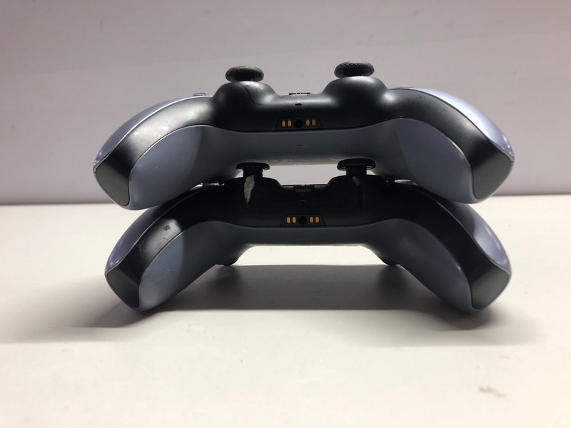 Lot 718  
            Nottingham SR1 - Delivery Only 

                
2 X PLAYSTATION 5 DUAL SENSE WIRELESS CONTROLLER (DAMAGED)