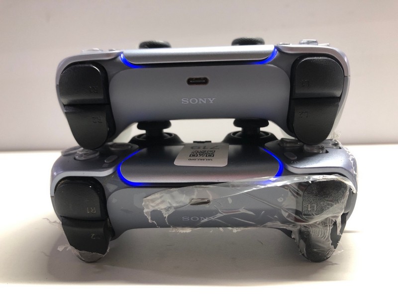 Lot 719  
            Nottingham SR1 - Delivery Only 

                
2 X PLAYSTATION 5 DUAL SENSE WIRELESS CONTROLLER (DAMAGED)