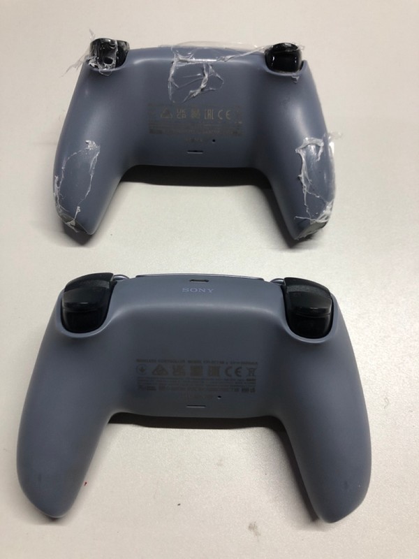 Lot 719  
            Nottingham SR1 - Delivery Only 

                
2 X PLAYSTATION 5 DUAL SENSE WIRELESS CONTROLLER (DAMAGED)