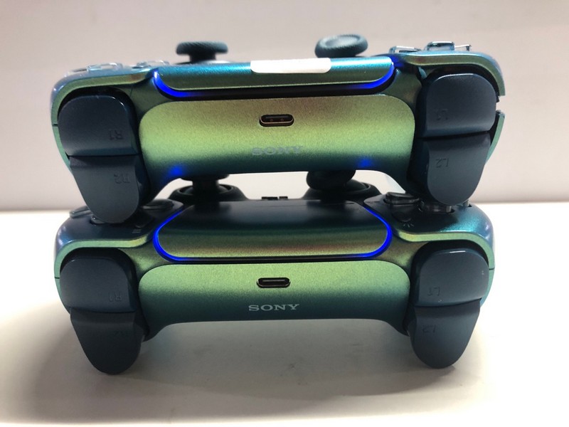 Lot 720  
            Nottingham SR1 - Delivery Only 

                
2 X PLAYSTATION 5 DUAL SENSE WIRELESS CONTROLLER (DAMAGED)