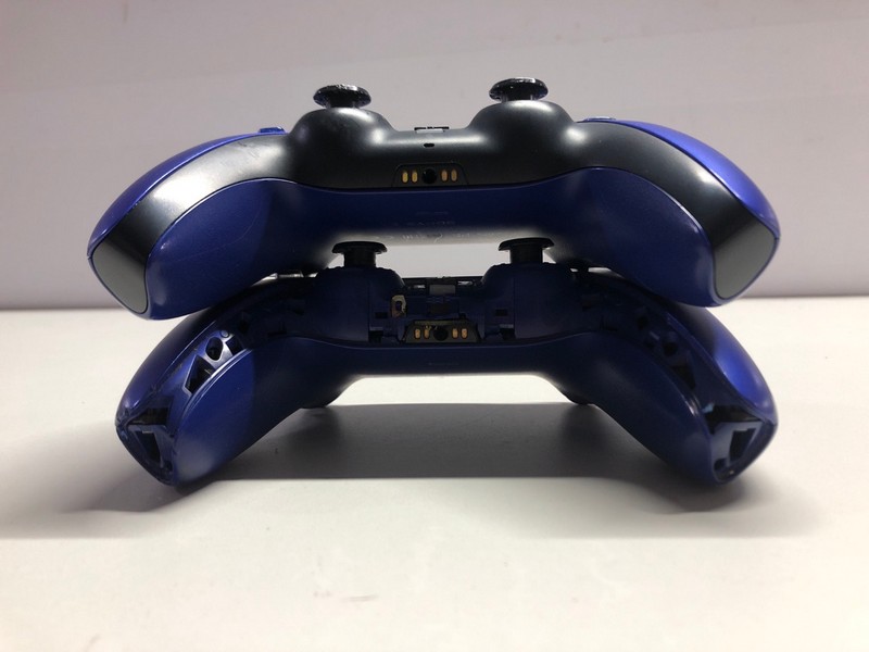 Lot 721  
            Nottingham SR1 - Delivery Only 

                
2 X PLAYSTATION 5 DUAL SENSE WIRELESS CONTROLLER (DAMAGED)