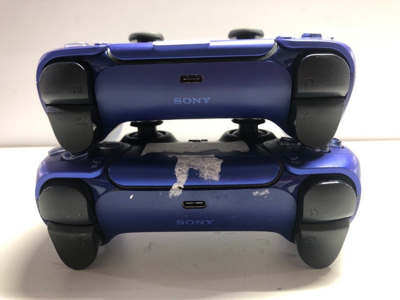 Lot 722  
            Nottingham SR1 - Delivery Only 

                
2 X PLAYSTATION 5 DUAL SENSE WIRELESS CONTROLLER (DAMAGED)