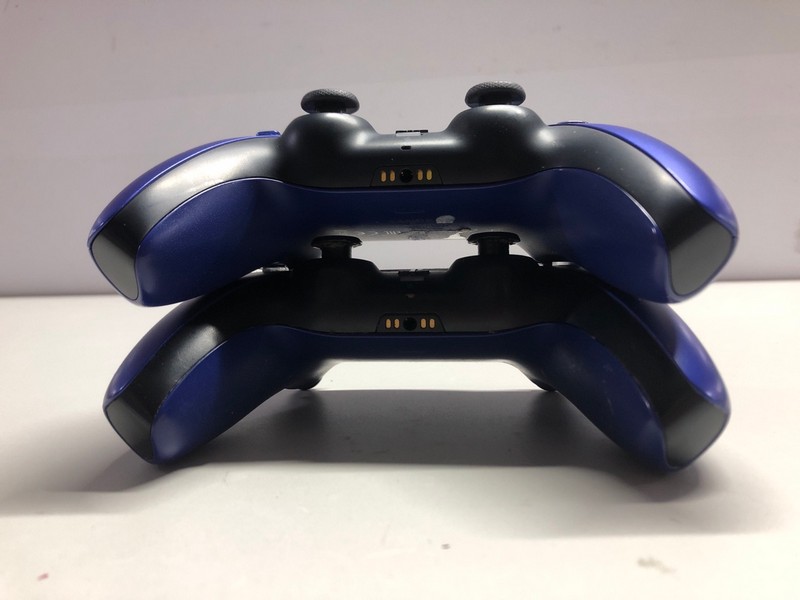 Lot 722  
            Nottingham SR1 - Delivery Only 

                
2 X PLAYSTATION 5 DUAL SENSE WIRELESS CONTROLLER (DAMAGED)