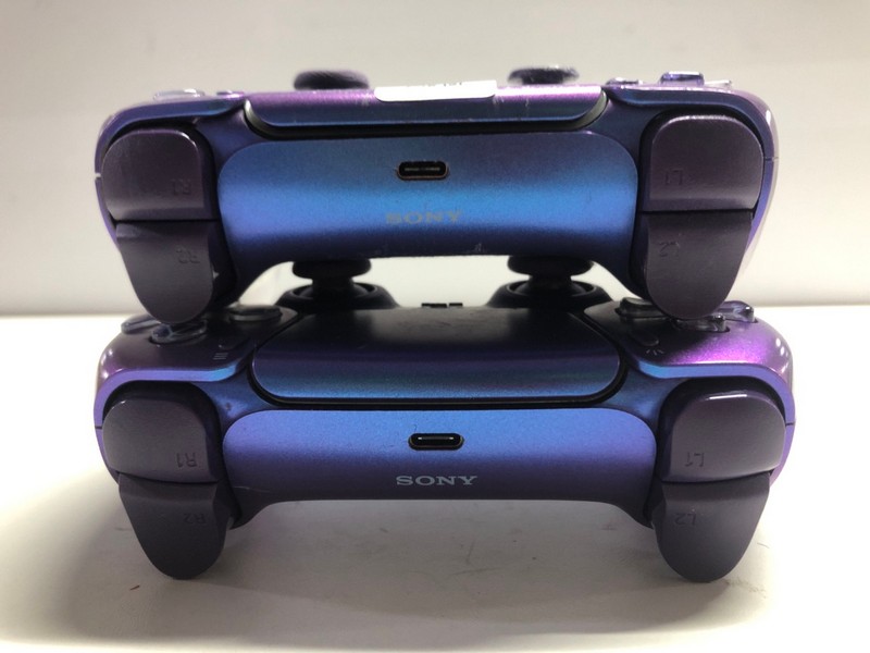 Lot 723  
            Nottingham SR1 - Delivery Only 

                
2 X PLAYSTATION 5 DUAL SENSE WIRELESS CONTROLLER (DAMAGED)