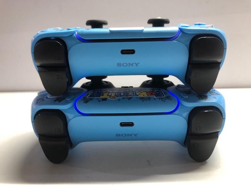 Lot 724  
            Nottingham SR1 - Delivery Only 

                
2 X PLAYSTATION 5 DUAL SENSE WIRELESS CONTROLLER (DAMAGED)