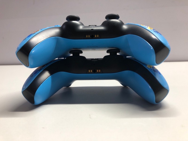 Lot 724  
            Nottingham SR1 - Delivery Only 

                
2 X PLAYSTATION 5 DUAL SENSE WIRELESS CONTROLLER (DAMAGED)